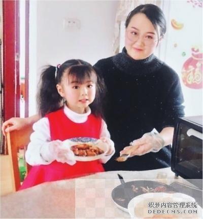 跟妈妈学厨艺 5岁宝宝成美食小主播